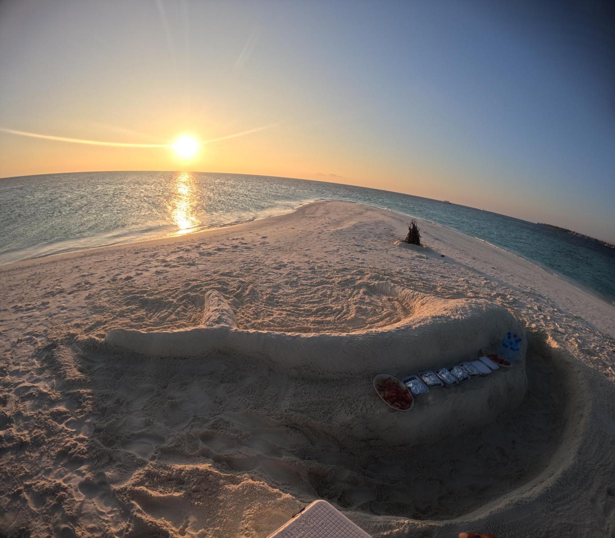 Aqua Sunset Hotell Gulhi Eksteriør bilde